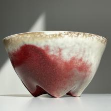 Talisman (en forme de bol pour le thé), porcelaine émaillée, 2022 © T. Damant
