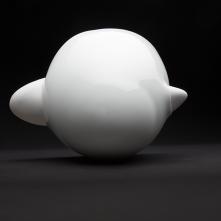 sculpture "Eloge de l’ombre » porcelaine et émail, 2020 © F. Golfier