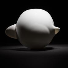 sculpture "Eloge de l’ombre » porcelaine et émail, 2020 © F. Golfier
