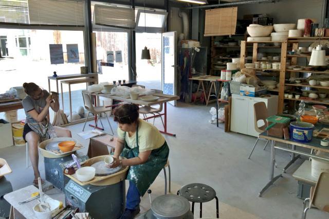 Cours & stages de céramique, porcelaine, poterie à Genève.
